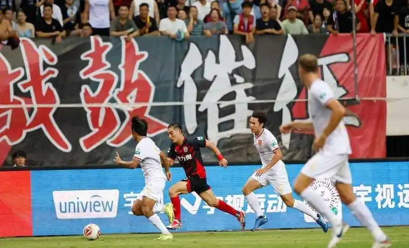 25岁的前锋将转会武汉三镇，德甲确认，保级战备战中超